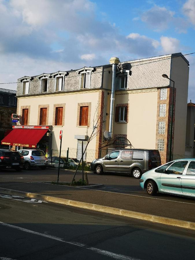 Cafe De La Gare Hotel Bessancourt ภายนอก รูปภาพ