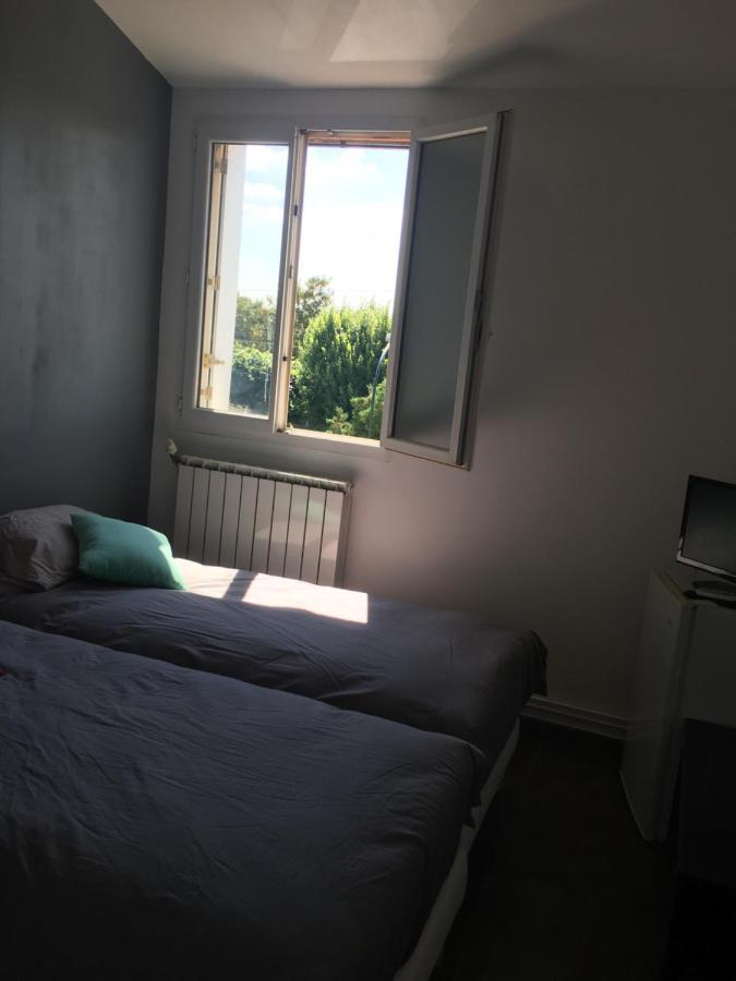 Cafe De La Gare Hotel Bessancourt ภายนอก รูปภาพ