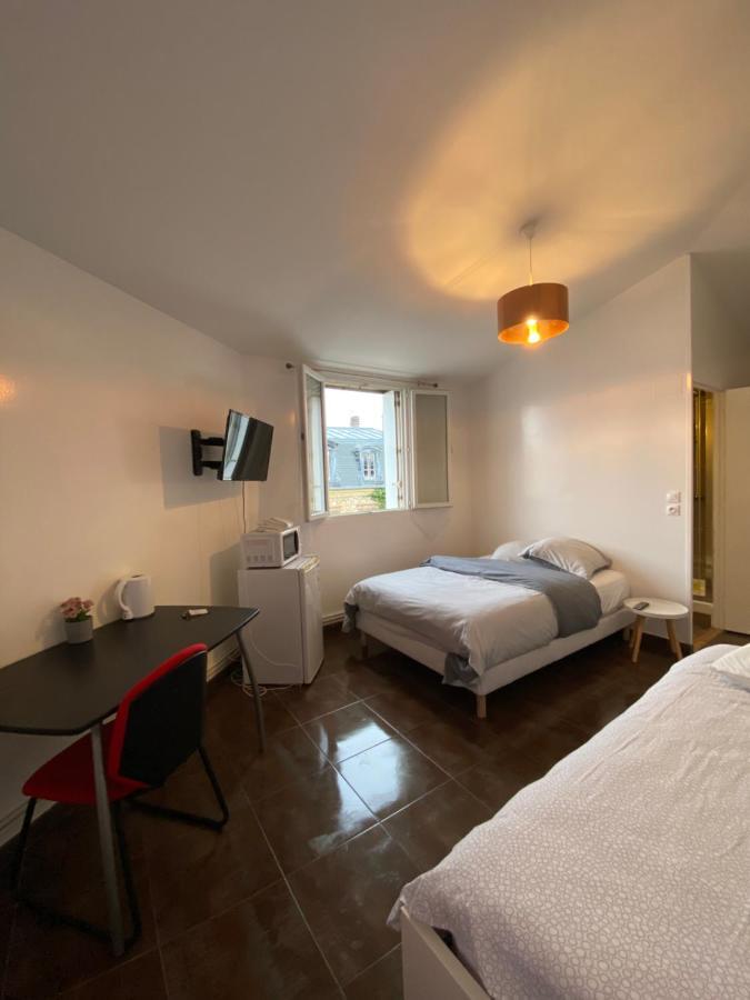 Cafe De La Gare Hotel Bessancourt ภายนอก รูปภาพ
