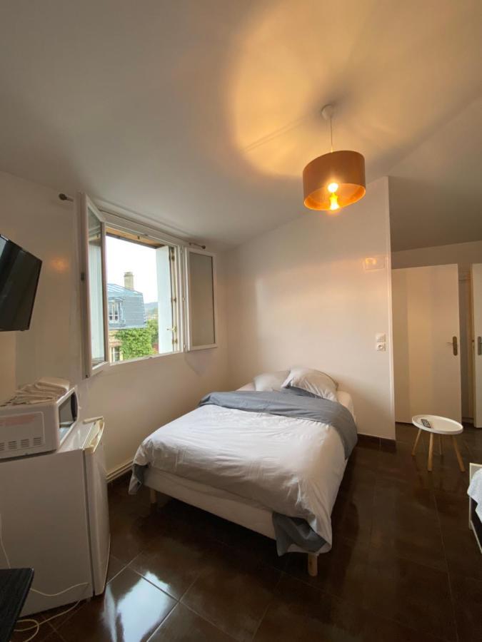 Cafe De La Gare Hotel Bessancourt ภายนอก รูปภาพ